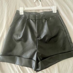 Black Leather Mom Shorts Size M Tall